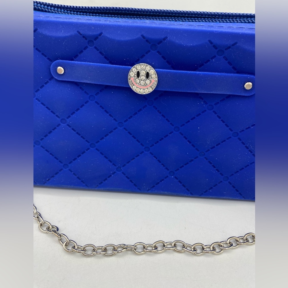 American Jewel Small Silicone Blue Quilted Gummy Wristlet/ Crossbody Bag - Picture 7 of 9